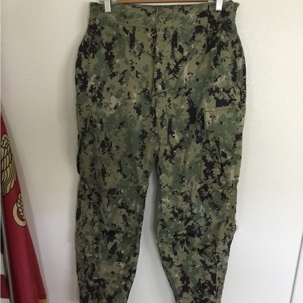 US Navy Nwu type iii green digital trousers size medium short